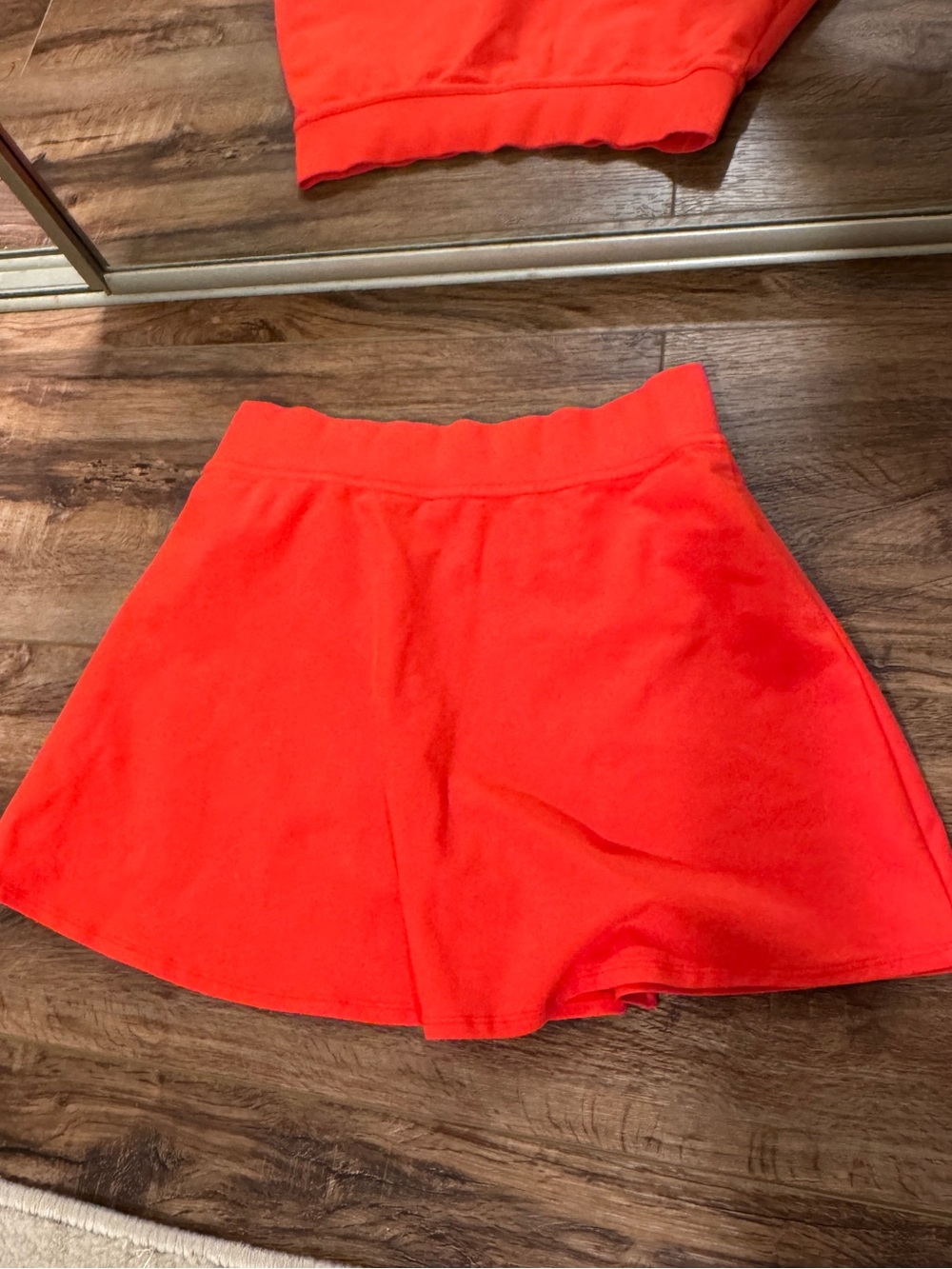 ALO Yoga Red Skirt and Top Set - Picture 4 of 8